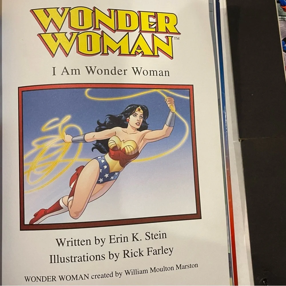 DC Super Heroes Collection Hardcover + 4 Superhero‎ Art Prints (DC/Marvel)